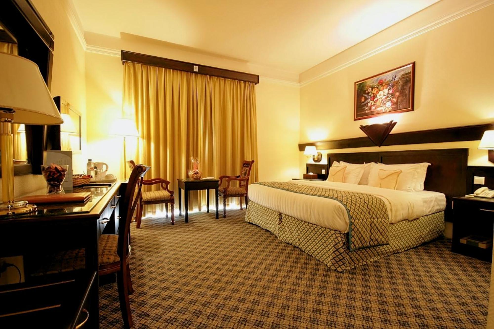 Claridge Отель
